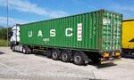 =MB Actros von DUDA-Logistics transportiert einen Container von UASC im Juni 2021
