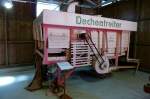 Dreschmaschine der Firma Dechentreiter aus den 1950er Jahren, steht im Museumsdorf Krnbach, Aug.2012
