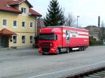 DAF-XF(Truck&Trailer-Rental) einer Deutschen Spedition verlsst nach dem Betanken Geinberg und nimmt Kurs auf die A8; 090331