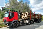 Iveco Trakker Holztransport.