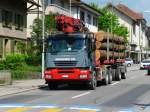 Iveco Holztransporter unterwegs in Huttwil am 04.06.2010