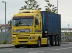 MAN TGA ist mit einem Containerauflieger im Nrnberger Hafengebiet unterwegs, 04.06.2012