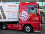 MAN TGX 18.680 mit Werbung fr den FC Bayern Mnchen vor dem MAN-Forum in M am 04.05.2012