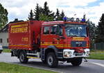 Gerätewagen-Logistik/Nachschub der Freiwillige Feuerwehr Roßlau, ein MAN TGM 18.240 am 18.04.24 Höhe Bahnübergang Bahnhof Rodleben.