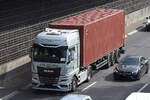 EKB Container Logistik GmbH & Co. KG aus Bremen mit einem Containersattelzug mit MAN TGX 18.500 Zugmaschine am 13.07.23 Berliner Stadtautobahn Höhe Messedamm.