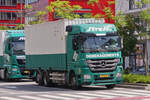 Mercedes Benz Container LKW, der Umzugsfirma Streff, gesehen  am Belval Plazza. 07.2023