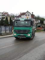 Ein Mercedes Benz Kipper aus Mosbach am 01.04.11 bei Rangieren in Neckargemnd