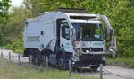 Die Fa. MEBRA - Märkische Entsorgungsgesellschaft Brandenburg GmbH mit einem MB Müllentsorgungsfahrzeug am 14.05.20 Saarmund.