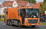 Berliner Stadtreinigung (MH064) mit einem MB ECONIC Müllentsorgungsfahrzeug mit FAUN Variopress Müllpresse wohl für Sperrmüll unterwegs am 04.10.22 Berlin Karlshorst.