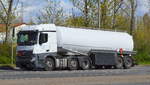 Cetan Logistik GmbH & Co. KG mit einem Tank-Sattelzug (UN-Nr.: 30/1202 = Dieselkraftstoff oder Gasöl oder Heizöl (leicht)) mit MB ACTROS Zugmaschine am 26.04.21 Berlin Marzahn.