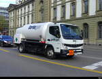 Mitsubishi Fuso Gastransporter unterwegs in der Stadt Bern am 29.04.2024