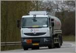 LKW Renault mit Tankaufbau ist mit einer Lieferung Heizoel unterwegs zu einem Kunden.  16.04.2013