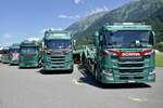 Mehrere Scania Containeraufleger von W. Müller Blumenstein am 26.6.22 beim Trucker Festival Interlaken.