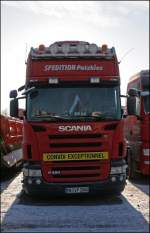 Schweden Power: Angetrieben wird die Zugmaschine von einem von einem 13 Liter Reihensechszylinder-Triebwerk. Scania hat/hatte auch V8 Motoren mit 480PS im Pogramm. (03.01.2009)