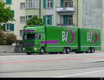 Scania R 500 mit Katenaufbau und Anhänger unterwegs in der Stadt Solothurn am 2024.05.02