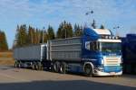 Scania R500  Gigaliner  in Riihimki, 28.4.13     Whrend in Deutschland noch diskutiert und probiert wird, laufen in Finnland diese XXL-Lkw lngst im Regelbetrieb, und haben gefhlt einen Anteil von
