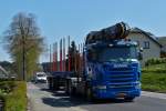 . Scania R 560 Holztransporter auf dem Weg zur nächsten Beladestelle. 24.04.2015