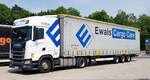 =Scania-Sattelzug der Spedition EWALS steht zur Fahrerpause an der A 7, 06-2022