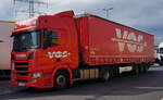 =Scania-Sattelzug der Spedition VOS rastet an der A 3, 03-2023