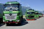 Mercedes und Volvo Kippersattelzüge von Addor Gstaad am 26.6.22 beim Trucker Festival Interlaken.