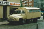 Ford FK 3500 mit Kofferaufbau, 1987 in Hamburg fotografiert (scan vom Foto) /  Es dürfte sich um einen ehemaligen „Großraumkrankenkraftwagen“  des Luftschutzhilfsdienstes (LSHD)