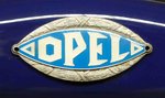 =Logo des Opel Blitz 1,5-29, Bj. 1939, 1488 ccm, 37 PS, gesehen im sächsischen Nutzfahrzeugmuseum in Hartmannsdorf im Juli 2016
