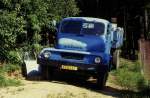Auch wenn dieser alte PRAGA Lkw im Schatten steht, so ist er doch heute eine
Raritt und eines Fotos wrdig.
Aufnahme am 9.7.1992 in Srby im Bhmer Wald (Tschechoslowakei).