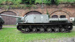 Der schwere Jagdpanzer SU-152 in der Zweigstelle Fort IX  Sadyba  des Armeemuseums Warschau.