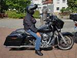 =Harley Davidson ist abfahrbereit zur geführten Tour vom Konrad-Zuse-Hotel in Hünfeld, 07-2023