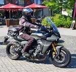 =Yamaha Tracer 9 steht abfahrbereit zur geführten Tour am Konrad- Zuse-Hotel in Hünfeld, 06-2023