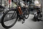 Dieses im Jahr 1894 bei Hildebrand & Wolfmüller entstandene Zweirad gilt als das erste Serienmotorrad der Welt. (Verkehrszentrum des Deutschen Museums München, August 2020)