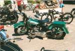 Auch dieses schwere Motorrad, um was fr ein Fabrikat es sich handelt, weiss ich leider nicht mehr, war auf der im Sommer 2003 im Taunus stattgefundenen Oldtimer und Taktorenschau zu sehen. (digitalisiertes Dia)