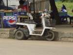 Am 05.07.2009 in der thailndischen Kleinstadt Lamplaimat gesehen: ein dreirdriges Honda Motorrad. Ob es sich um ein Serienmotorrad handelt oder um einen Eigenbau auf Honda Basis war nicht festzustellen