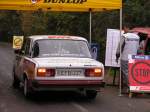 Lada 2105, beim Registration. Gesehen am 15.10.2010. (Rallye Historic)