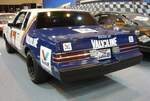 Heckansicht eines Buick Regal NASCAR-Rennwagen aus dem Jahr 1985.