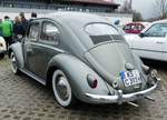 =VW Käfer, Bj. 1957, gesehen bei der Technorama Kassel im März 2017. Für diesen Käfer wurde von der Stiftung AutoMuseum Volkswagen eine Fahrzeug-Identitäts-Urkunde ausgestellt.