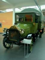 Horch LKW mit 3,5t Nutzlast,  4-Zyl.Motor mit 6450ccm und 42PS, 40Km/h,  vollgummibereift und mit Ketten-oder Kardanantrieb lieferbar,  von 1916-22 wurden ber 2000 Stck gebaut,  Horch Museum
