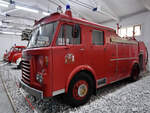Ein Feuerwehrfahrzeug des britischen Herstellers Dennis ist Teil der Ausstellung im Oldtimermuseum Prora. (November 2022)