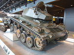 Niederl. Militärmuseum, leichter Kampfpanzer M24 Caffee, 2 Cadillac 44T24 V8-Ottomotoren, 2 X 109 Kw, 75 mm M6 Geschütz (21.08.2016)