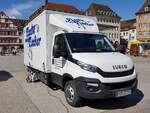 =Iveco Daily als Verkaufswagen der Fischerei FISCHER & KÜMMERT steht auf dem Marktplatz in Würzburg, 09-2020
