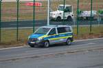 Polizei Hessen Mercedes Benz Vito Streifenwagen am 05.02.22 am Flughafen Frankfurt von einen Fotopunkt aus fotografiert