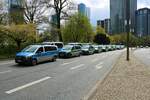 Polizei Hessen Mercedes Benz Vito Kolonne am 10.04.22 in Frankfurt am Main 
