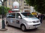 Ein so genanntes SNG (Satellit-News-Gatering), bertragungswagen von Studio Berlin im Auftrag des Fernsehsenders Sat.1 im Einsatz vorm Hamburger Rathaus.