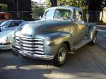 Chevrolet 0.75to Pickup im sogenannten Advance Design. 1948 - 1953. Dieses Pickup-Modell ist eines der erfolgreichsten in der Geschichte Chevrolets. Hier wurde ein Modell ab Baujahr 1951 abgelichtet, erkennbar an den seitlichen Ausstellfenstern. Historicar am 15.10.2011.