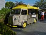 . An diesem umgebauten Transporter von Typ Citron HY hatte man whrend der Classic Days in Mondorf die Gelegenheit Erfrischungsgetrnke zu kaufen.  30.08.2014