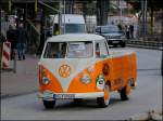 VW T 1 (BULLI), Bj 1966, 1500 ccm, 44 Ps, mit der Startnummer 121 der 6.Hamburg Berlin Classic, aufgenommen in Hamburg am 21.09.2013.