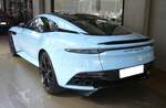 Heckansicht eines Aston Martin DB11 Coupe im Farbton caribbean blue. Classic Remise Düsseldorf am 12.09.2022.