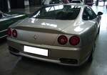 Heckansicht eines Ferrari 550 Maranello aus dem Jahr 1999.