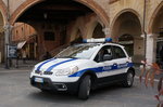 Polizeiauto (FIAT) der Polizia Municipale auf dem Piazza del Popolo in Ravenna; 14.04.2015    