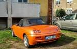 Rückansicht: Fiat Barchetta in Orange.